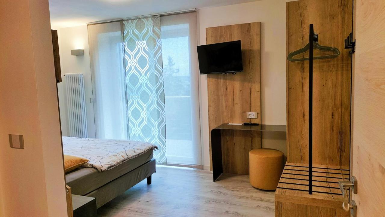 La Fenice Brez Luaran gambar